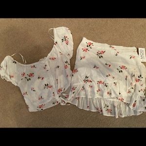MOD ON TREND 2 Piece Set NWT